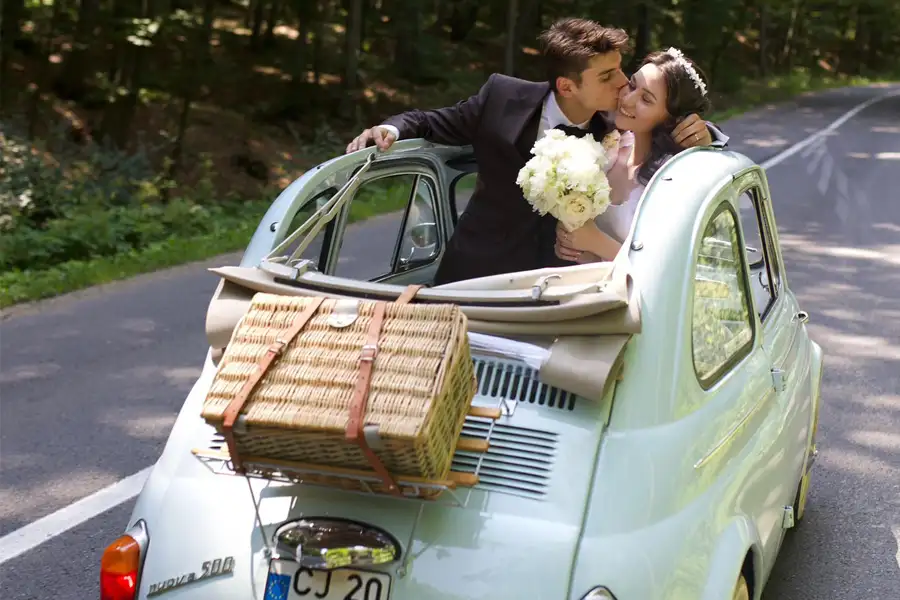 Classic car hire for weddings in Romania with vintage Fiat 500